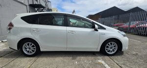 2015 Toyota Prius Alpha(TOP SPEC) 6 MONTH WARRANTY