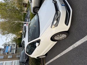 2015 VOLKSWAGEN POLO